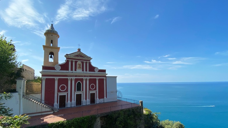 L'Église de San Pancrazio à Conca Dei Marini, Italie