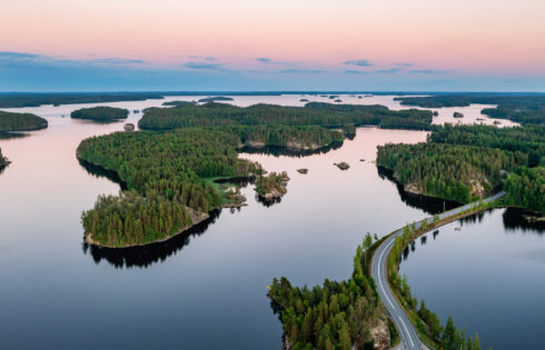 Le plus grand lac de Finlande est une évasion sous-estimée débordante d'îles, de gastronomie et de nature vierge