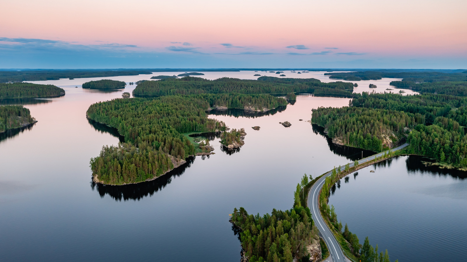 Le plus grand lac de Finlande est une évasion sous-estimée débordante d'îles, de gastronomie et de nature vierge