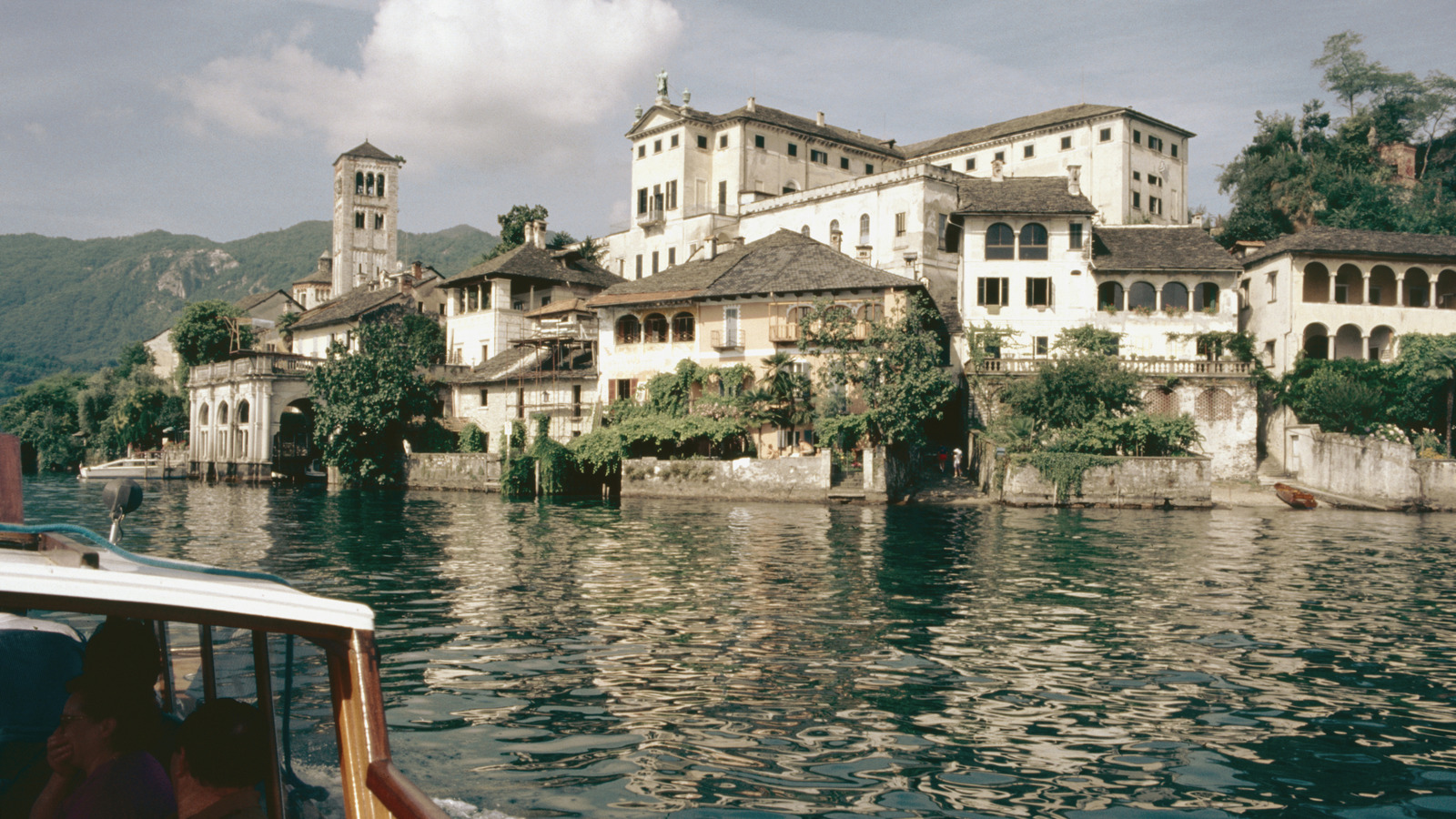 L'une des îles les plus sous-estimées d'Italie possède des églises historiques, des allées serein et des légendes des dragons