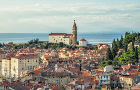 Cette ville sur la côte pittoresque de la Slovénie possède un charme influencé par l'italien et certains des meilleurs fruits de mer du pays