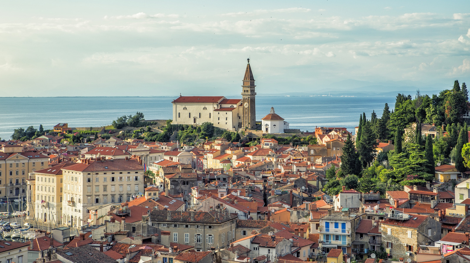 Cette ville sur la côte pittoresque de la Slovénie possède un charme influencé par l'italien et certains des meilleurs fruits de mer du pays