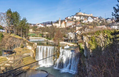 L'un des «plus beaux endroits d'Europe» est une ville balkanique secrète avec des cascades et des piscines d'émeraude