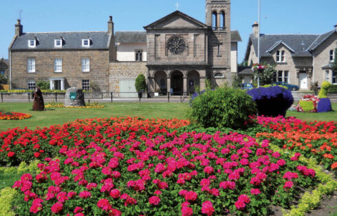 La «fleur de l'Écosse» est une ville colorée et sous-estimée sur la côte Moray débordant d'art et d'histoire