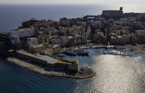 Situé entre Naples et Rome est une ville côtière sous-estimée pour une tranche d'Italie sans la foule