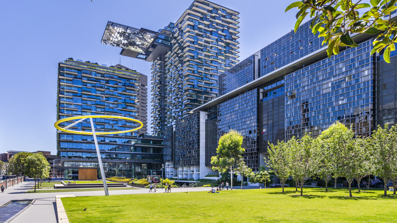 Central Park Vertical Garden High-Rise et Halo Sculpture