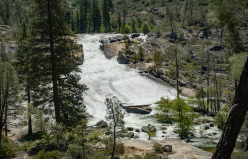 La meilleure randonnée de Yosemite Spring Canyon est une randonnée moins encombrée devant les cascades à couper le souffle