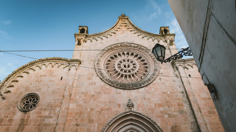 FACADE DU CATÉDRALE SANTA MARIA ASSUNTA à Ostuni