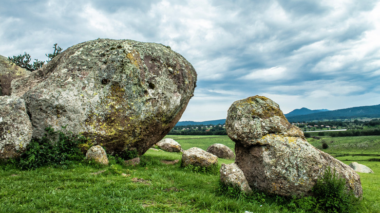 Roches volcaniques dans la vallée des énigmes, Tapalpa