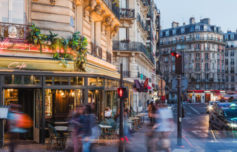 Rick Steves partage le secret des cafés en France pour ressembler à un local et abaisser votre facture