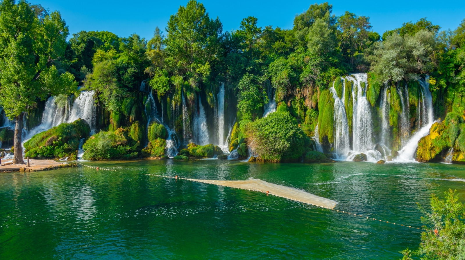 Une cascade luxuriante connue sous le nom de «Bali de l'Europe» est un paradis qui se cache en Bosnie et la campagne d'Herzégovine