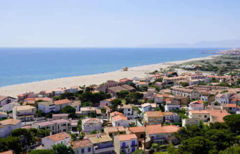 Le village méditerranéen coloré de la France est un paradis sous-estimé de promenades et de fruits de mer sous-estimés
