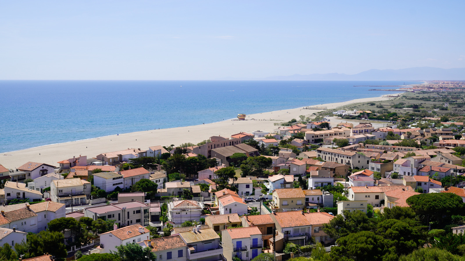 Le village méditerranéen coloré de la France est un paradis sous-estimé de promenades et de fruits de mer sous-estimés