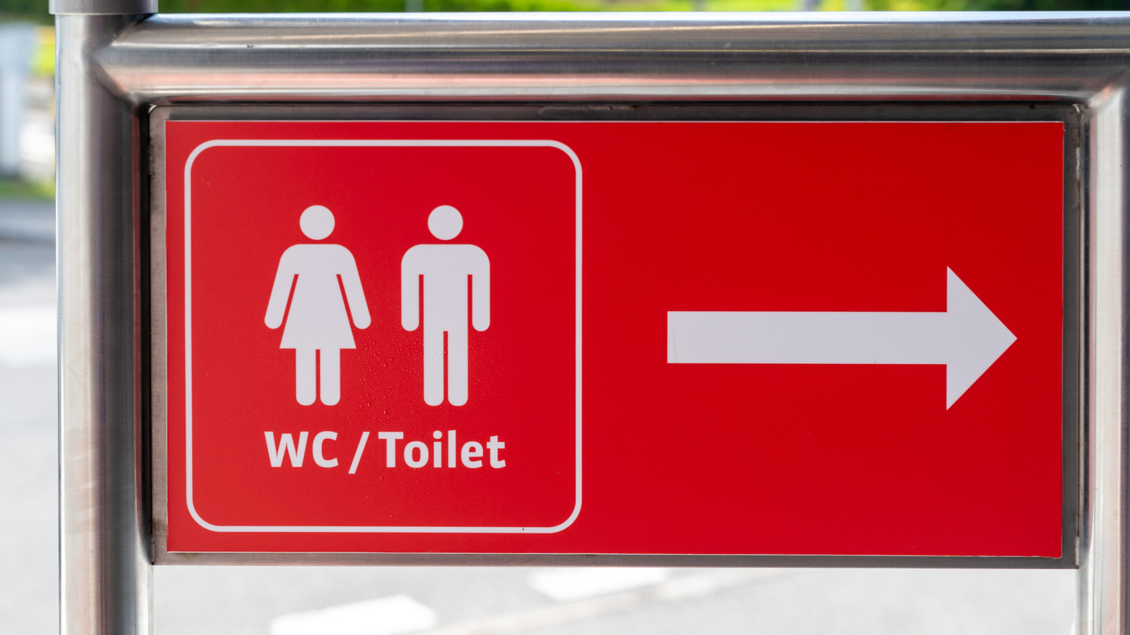 Rick Steves suggère que les touristes en Europe utilisent ce hack de salle de bain peu connu pour gagner du temps et de l'argent