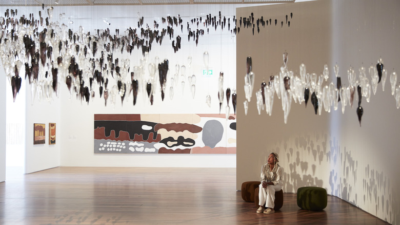 Vue d'installation de la galerie Yiribana à la galerie d'art de la Nouvelle-Galles du Sud à Sydney