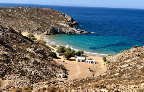 L'une des plages secrètes les plus gardées d'Europe est cette étendue de sable grec avec des eaux claires et peu profondes