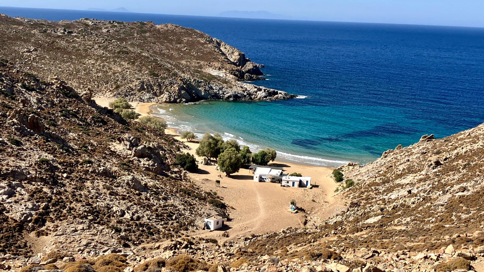 L'une des plages secrètes les plus gardées d'Europe est cette étendue de sable grec avec des eaux claires et peu profondes