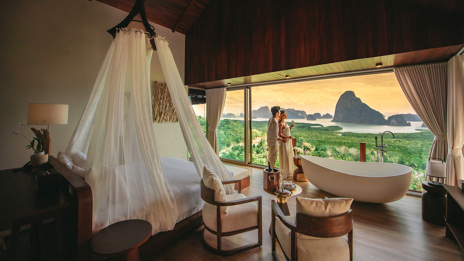 Évasion de boutique sereine de Thaïlande juste à l'extérieur de Phuket propose des chambres de style arbre et des vues de luxe