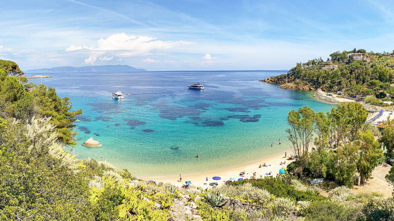 Paysage de Cannellle Beach avec vue sur la mer Méditerranée