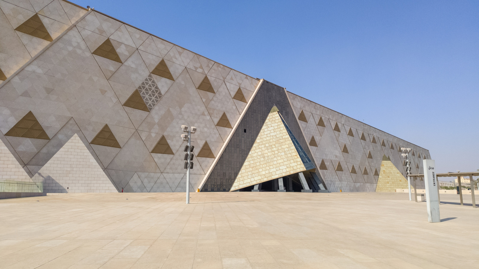 Le nouveau musée de l'Égypte est un colosse à couper le souffle qui a mis presque aussi longtemps à construire que les pyramides