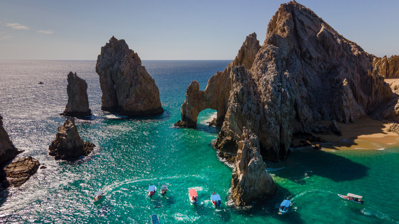 Formations rocheuses au large des côtes de Los Cabos au Mexique