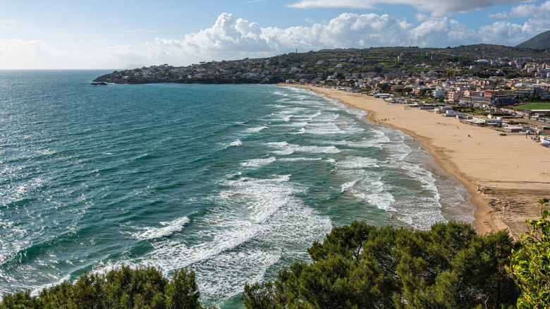 Belle plage à Gaeta, près de Fondi
