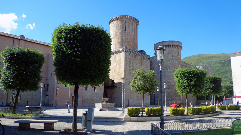 Vue de Castello Baronale à Fondi, Italie