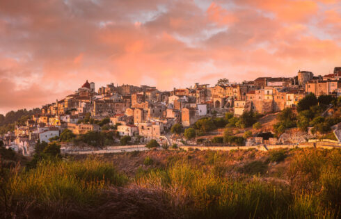L'un des plus beaux villages d'Italie est connu pour son charme romantique et le doux parfum des agrumes