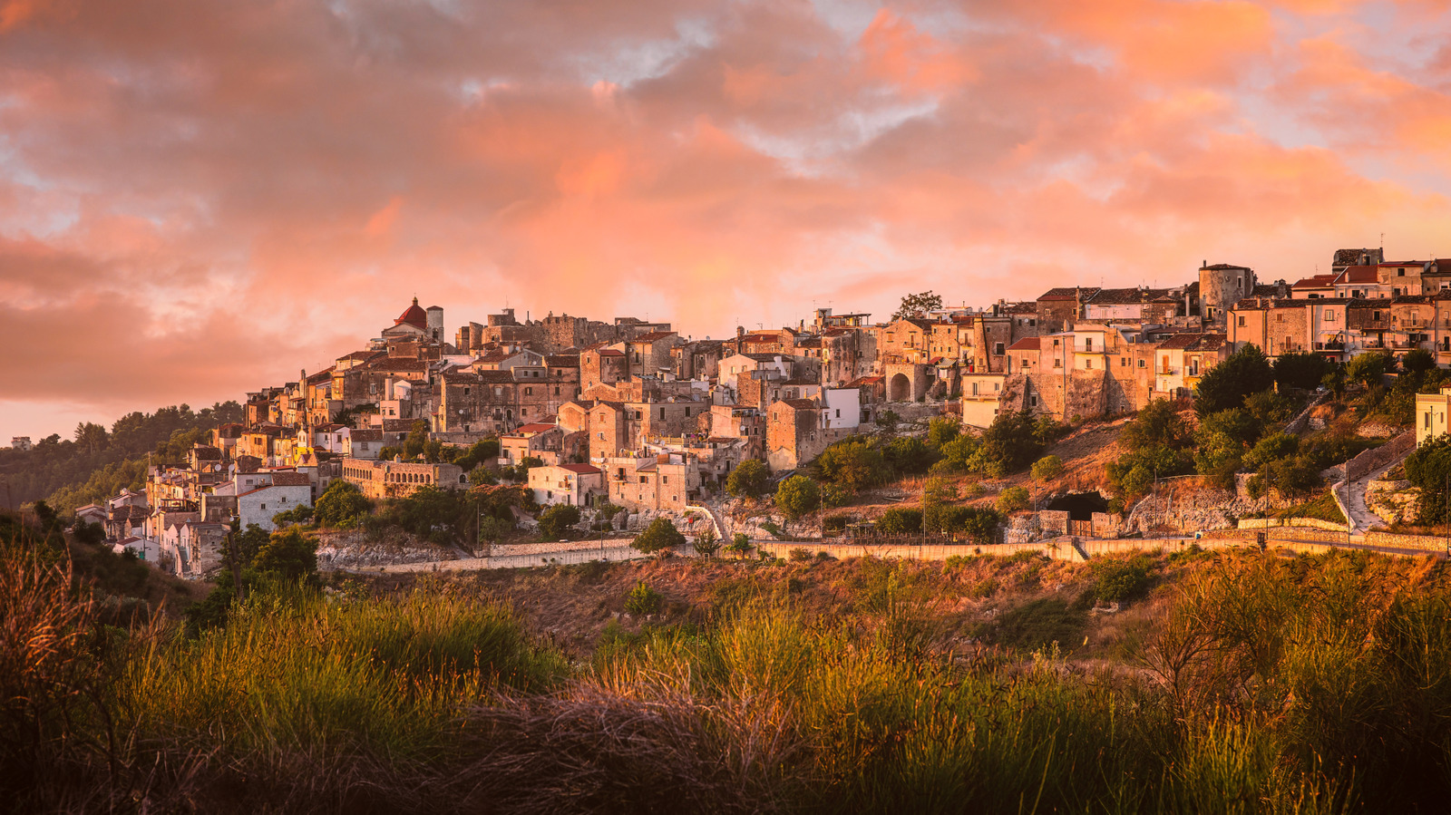 L'un des plus beaux villages d'Italie est connu pour son charme romantique et le doux parfum des agrumes