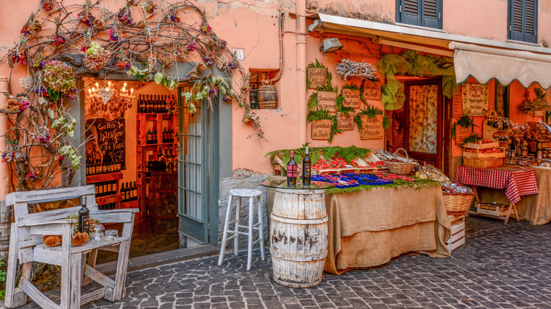 Une boutique locale à NEMI vendant des fraises