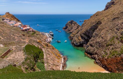 L'une des `` îles les plus précieuses '' du Portugal offre une beauté naturelle inégalée à seulement 6 miles du continent
