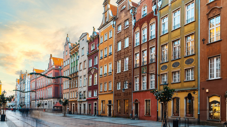 Fames de construction colorées à Gdańsk