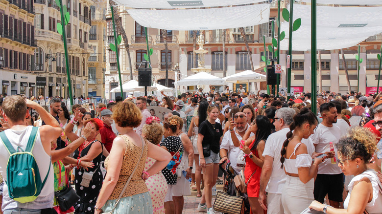 Des foules de touristes à Costa del Sol, Espagne