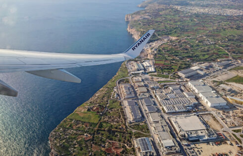 Le meilleur aéroport d'Europe mélange l'île Island Allure avec un service de classe mondiale dans un paradis en méditerranéen éblouissant