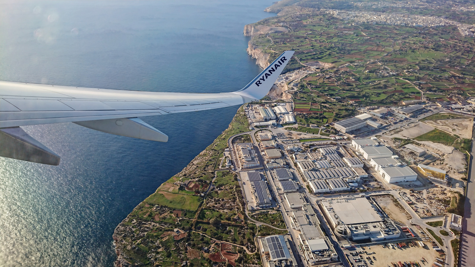 Le meilleur aéroport d'Europe mélange l'île Island Allure avec un service de classe mondiale dans un paradis en méditerranéen éblouissant