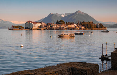 Le paradis italien enchanteur rempli de jardins et d'élégance est surtout connu sous le nom de «belle île»