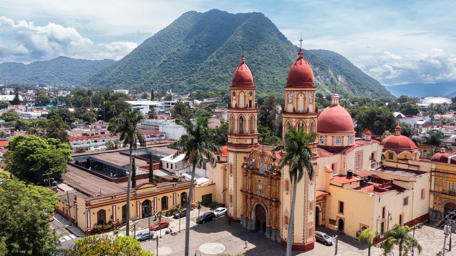 Cette ville mexicaine magique est à bord avec des cascades cachées, des lagons rafraîchissants et des randonnées de volcan à proximité