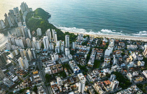 `` Pearl of the Atlantic '' du Brésil est une superbe ville du rivage juste à l'extérieur de São Paulo