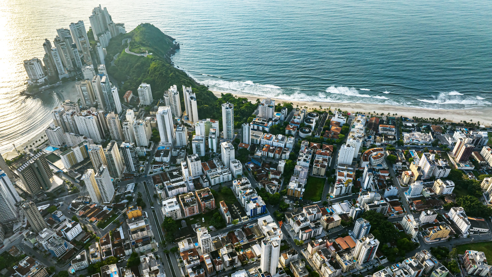 `` Pearl of the Atlantic '' du Brésil est une superbe ville du rivage juste à l'extérieur de São Paulo