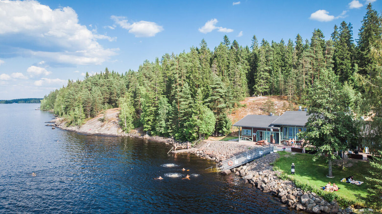 Kaupinoja Sauna sur le lac Näsijärvi, Finlande