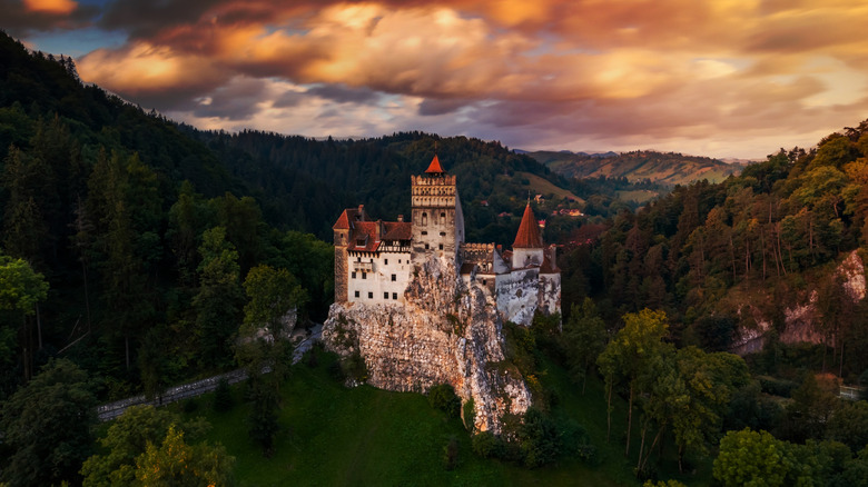 Château de son au coucher du soleil