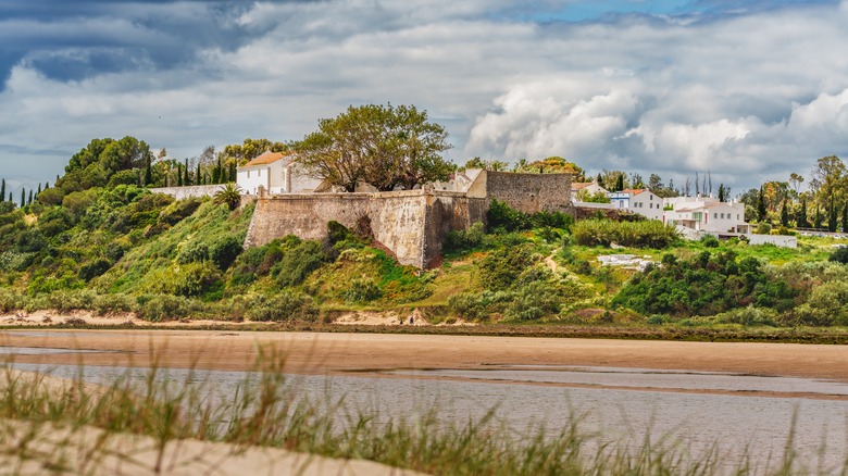 Vue de Cacela Velha dans l'Algarve, Portugal