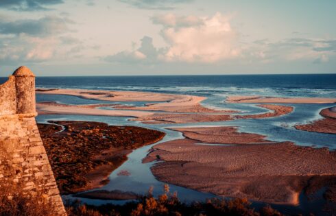 Ce village de plage secret au Portugal est un joyau immaculé avec un charme d'Algarve sans la foule