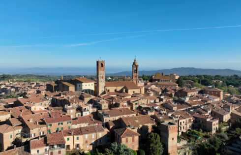 Niché entre Florence et Rome est la ville négligente de l'Italie pleine de charme médiéval et de vue sur la montagne