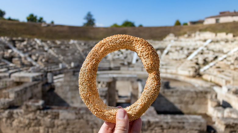 La pâtisserie grecque circulaire titulaire de l'ancien amphithéâtre de Larissa