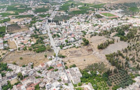 L'une des villes les plus anciennes d'Europe est une escapade grecque parfaite offrant des aliments inégalés entourés de montagnes