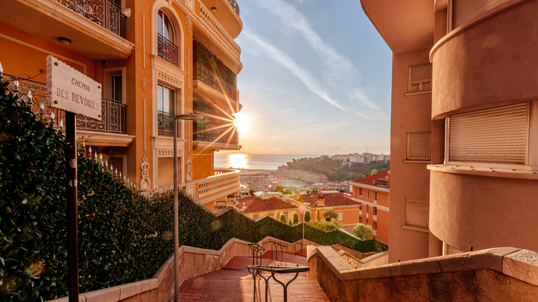 Escalier de Monaco menant à la plage