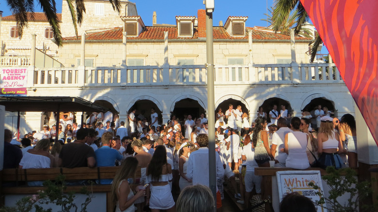 Fête à Hvar Croatie pendant la semaine du yacht