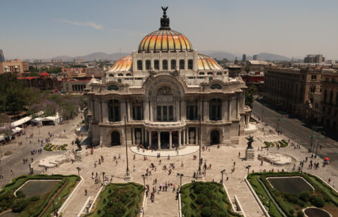 L'un des plus anciens quartiers de Mexico bourdonne de fêtes sur le toit, des ruines aztèques et des stands de fruits de mer