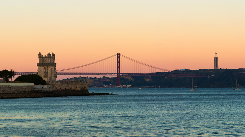 Le River Tagus au coucher du soleil
